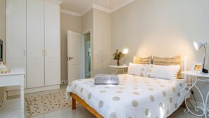 5 bedrooms, desk, iron/ironing board, free WiFi