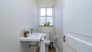 Haartrockner, Handtücher, Seife, Shampoo