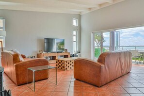 Unclassified image, 4 of 42, button - Groot Kabeljou | Oceanfront Home | Sleeps 8 (Van Dyks Bay)