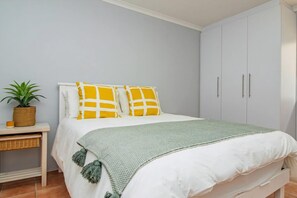 4 bedrooms, desk, iron/ironing board, free WiFi