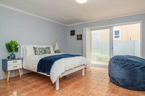 4 bedrooms, desk, iron/ironing board, free WiFi - Groot Kabeljou | Oceanfront Family Fun | Kleinbaai (Van Dyks Bay)