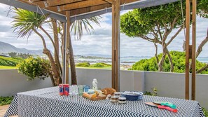 Outdoor dining - Groot Kabeljou | Oceanfront Family Fun | Kleinbaai (Van Dyks Bay)