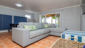 TV, fireplace, table tennis