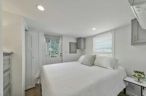 2 bedrooms, travel crib, free WiFi, bed sheets