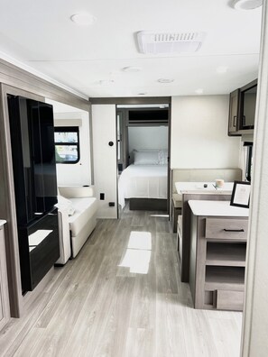 Bügeleisen/Bügelbrett, WLAN, Bettwäsche