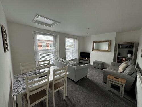 Town centre 1bedroom first floor flat sleeps 4