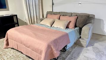 6 bedrooms, WiFi, bed sheets, wheelchair access