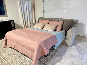 6 bedrooms, WiFi, bed sheets, wheelchair access - Lake Palestine Modern Cottage Game Room, Firepit, Green Kitchen (Flint)