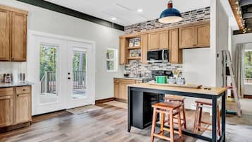 Microwave, oven, stovetop, dishwasher