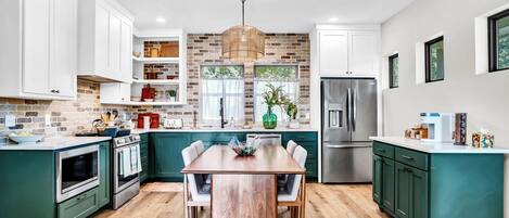 Micro-ondes, four, plaque de cuisson, lave-vaisselle