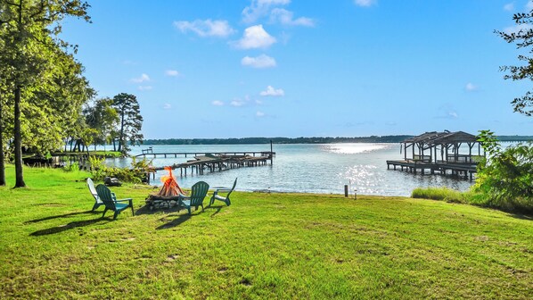 Property grounds - Lake Palestine Modern Cottage Game Room, Firepit, Green Kitchen (Flint)