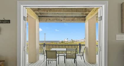 New listing special! Wonderful home with bay view -4 min walk to gulf