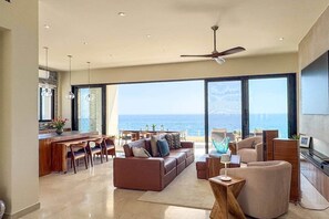 TV, fireplace, DVD player, stereo