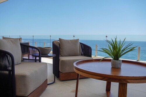 Luxe Oceanfront Villa • Pool• Spa• Secluded Beach