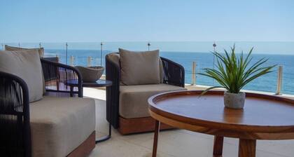 Luxe Oceanfront Villa • Pool• Spa• Secluded Beach