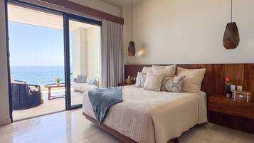 5 bedrooms, in-room safe, iron/ironing board, WiFi