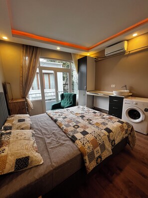 Deluxe-Studiosuite, 1 Doppelbett, Nichtraucher, Balkon | Kostenloses WLAN