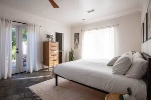 3 habitaciones, tabla de planchar con plancha, wifi y ropa de cama 