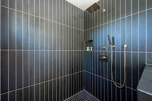 Shower, hair dryer, towels, soap - Palm Springs Oasis • 3 King Ensuites + Pool & Spa (Palm Springs)