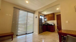 Four à micro-ondes, surface de cuisson