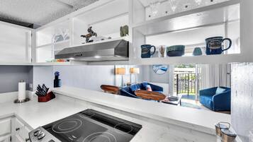 Condo, 1 Bedroom, Mountain View | Private kitchen