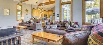 Riverfront Home w/ Hot Tub Near Killington Resort