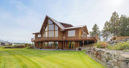 Stunning A-Frame Home w/ Views, 10 Mi to Okanogan!