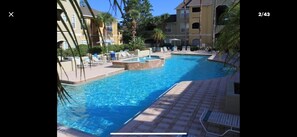 Piscine extérieure, piscine chauffée