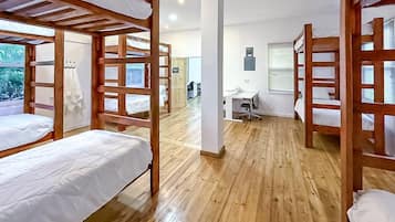 1 bedroom, desk, free WiFi, bed sheets