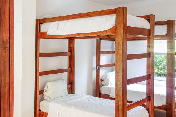 1 bedroom, desk, free WiFi, bed sheets