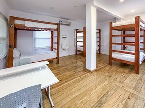 1 bedroom, desk, free WiFi, bed sheets