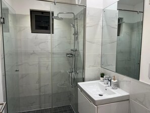 Handtücher, Seife, Toilettenpapier