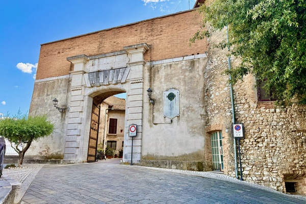 Entrance Arch to Salisano