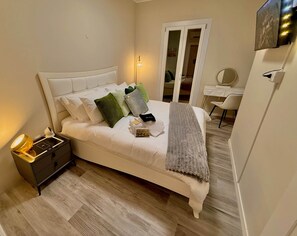 2 عدّة غرف نوم ومكتب ومكواة/لوح كي وواي فاي مجانًا