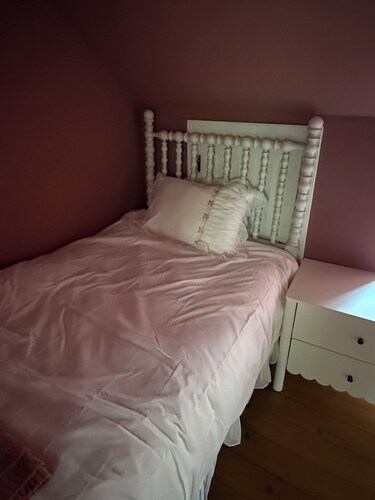 Historic 3 Bedroom 1875 Farmhouse 1 Mile from Lancaster City, Sleeps 8