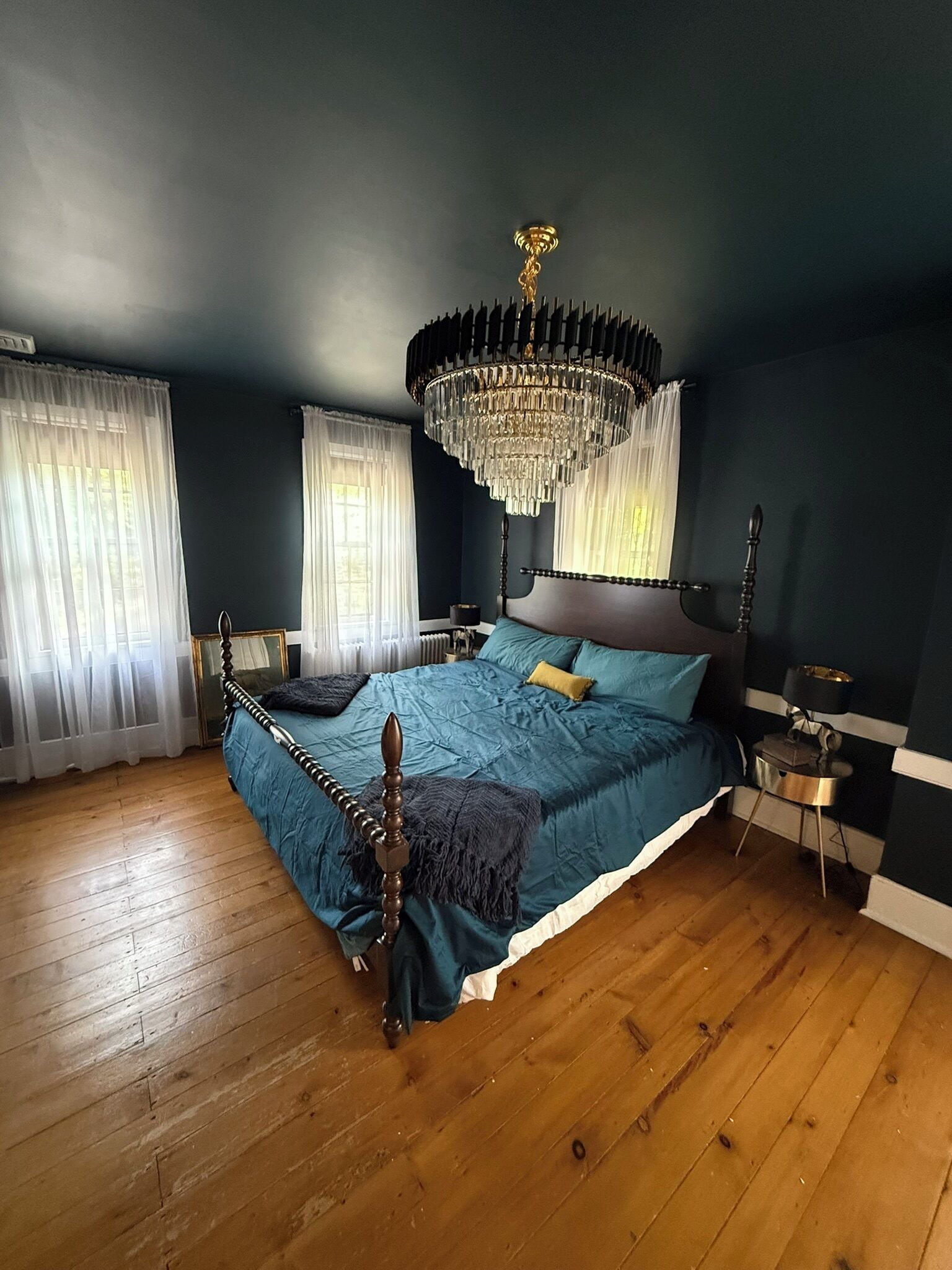 3 slaapkamers, een strijkplank/strijkijzer, wifi, beddengoed