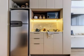 Studio Casal NR | Eget kök | Stort kylskåp, mikrovågsugn, spishäll och kaffe- och tebryggare