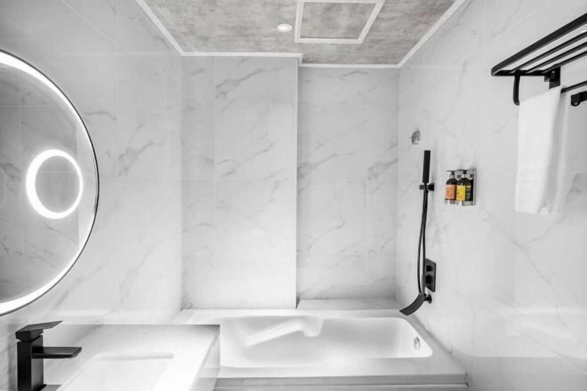 Bathroom | Free toiletries, bidet