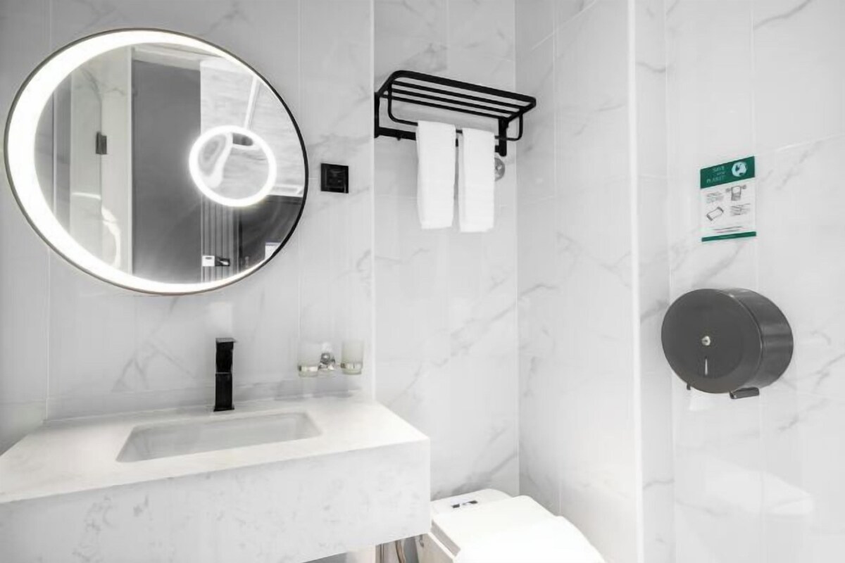 Free toiletries, bidet