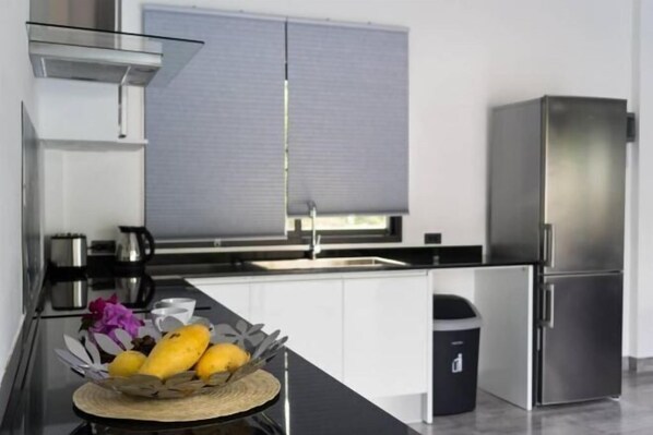Private kitchen - Villa Mokkaran, 3 Bedrooms (Koh Samui)