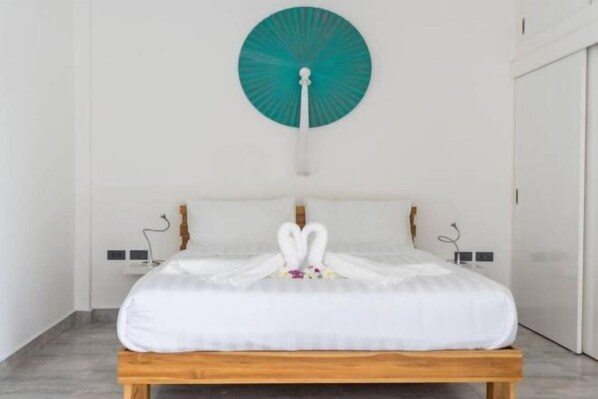 Cribs/infant beds
