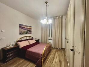 2 chambres, fer et planche à repasser, Wi-Fi, draps fournis