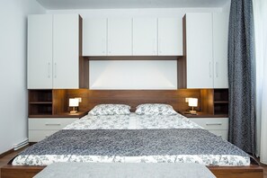 2 habitaciones, tabla de planchar con plancha, wifi y ropa de cama 
