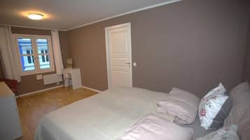 3 bedrooms, iron/ironing board, WiFi, wheelchair access