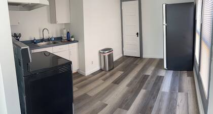 Central Upstairs 1-bedroom apartment in Corning - Perfect Finger Lakes Getaway