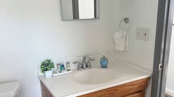 Handtücher, Seife, Shampoo, Toilettenpapier