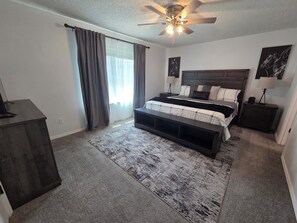 4 bedrooms, iron/ironing board, WiFi, bed sheets