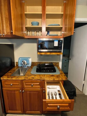 Mikrobølgeovn, ovn og papirhåndklær