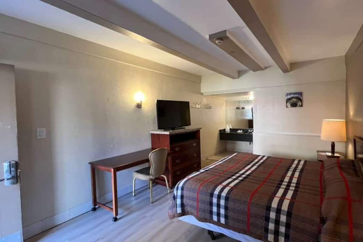 Desk, iron/ironing board, free WiFi, bed sheets