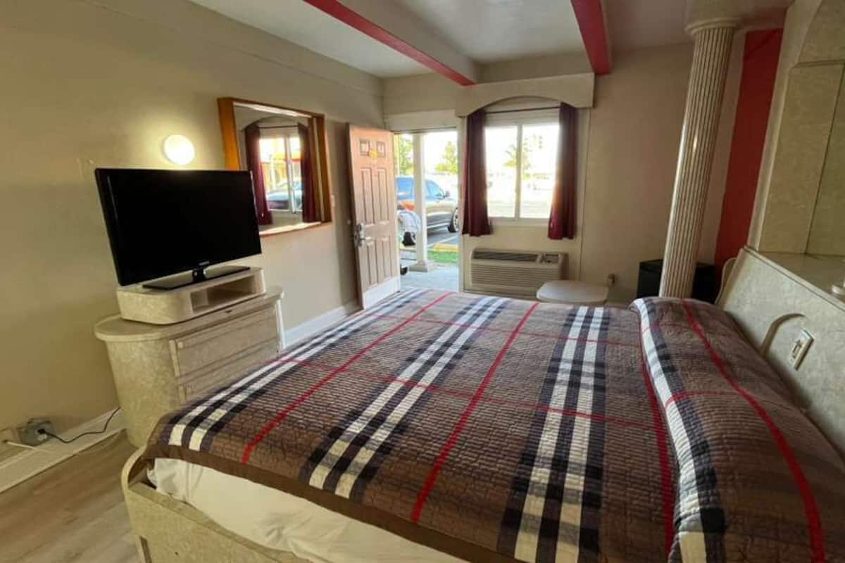 Desk, iron/ironing board, free WiFi, bed sheets